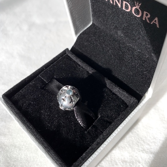 Pandora Snowflake Charm - Picture 4 of 4